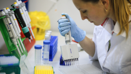 Новая угроза: в России разрабатывают вакцину от оспы обезьян