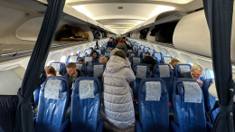 В России могут обязать авиакомпании бесплатно сажать семьи вместе в самолете