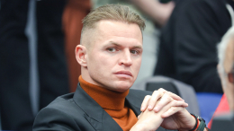 «Это классно»: Дмитрий Тарасов позволяет младшим дочкам спать с ним в кровати