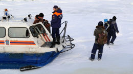Более 40 рыбаков спасли с отколовшейся льдины на Сахалине