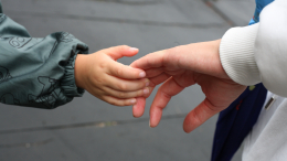 В Москве начали внедрять особый подход к семейному устройству детей-сирот