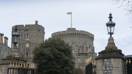 «Мой сумасшедший друг»: с кем из королевских семей Эпштейн поддерживал связь