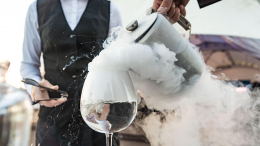 Разрыв желудка: чем опасен жидкий азот в еде и напитках