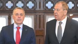 «Часть истории»: Кассис подарил Лаврову шкатулку с музыкой Чайковского