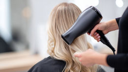 Как живая изгородь: дерматолог рассказал о связи стрижки и роста волос