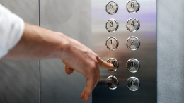 Лифт взлетел на 17‑й этаж: как кабина подъемника едва не убила человека внутри