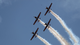 Безопасность и доступность: Путин поздравил работников гражданской авиации