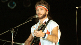 В тени умершего отца: как живет сын Игоря Талькова