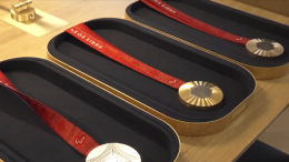 Радость ненадолго: медали Олимпиады в Милане начали ломаться