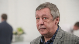 «Все мы знаем его историю»: почему спектакль с Ефремовым вызвал ажиотаж