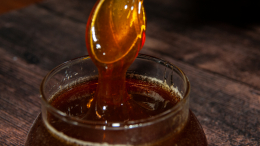 Мы зря оправдываем мед? Что на самом деле происходит, когда вы заменяете сахар