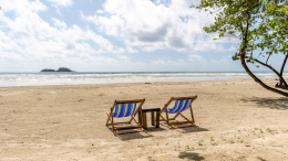 Без отдыха и денег: в каких случаях работник лишится компенсации за накопленный отпуск