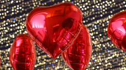 Прикосновения или слова? Знаки зодиака как языки любви