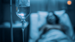 Мать вводила фекалии в капельницу больного ребенка