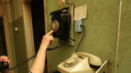 Назад в прошлое: мошенники стали звонить на домашние телефоны