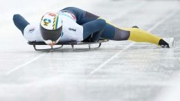 Украинского скелетониста дисквалифицировали за шлем с портретами боевиков ВСУ