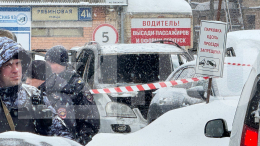 Автомобиль загорелся на парковке в Москве