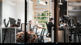 Как там с деньгами: россияне высказались о возможном сокращении рабочей недели