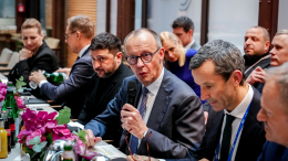 Мерц допустил контакты с Россией по украинскому урегулированию