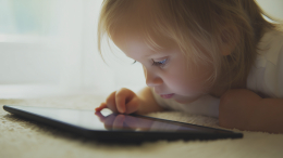 Пять главных «нельзя» и «можно»: как дать ребенку гаджет и не навредить психике
