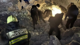 Ребенок погиб при сходе снега с крыши в Югре