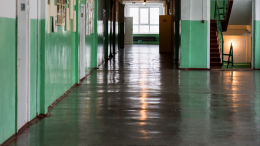 В Черемхово пятиклассник подрался с уборщицей при попытке сбежать из школы