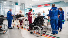 Главврачи московских больниц провели экскурсии для школьников