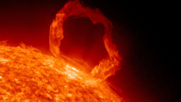 На Солнце появилась корональная дыра в форме дракона — к чему готовиться