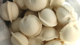 «Глубоко обеспокоены»: «ВкусВилл» про отравившихся пельменями из магазина детей