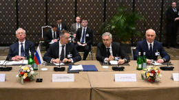 Трехсторонние переговоры в Женеве продолжаются больше двух часов