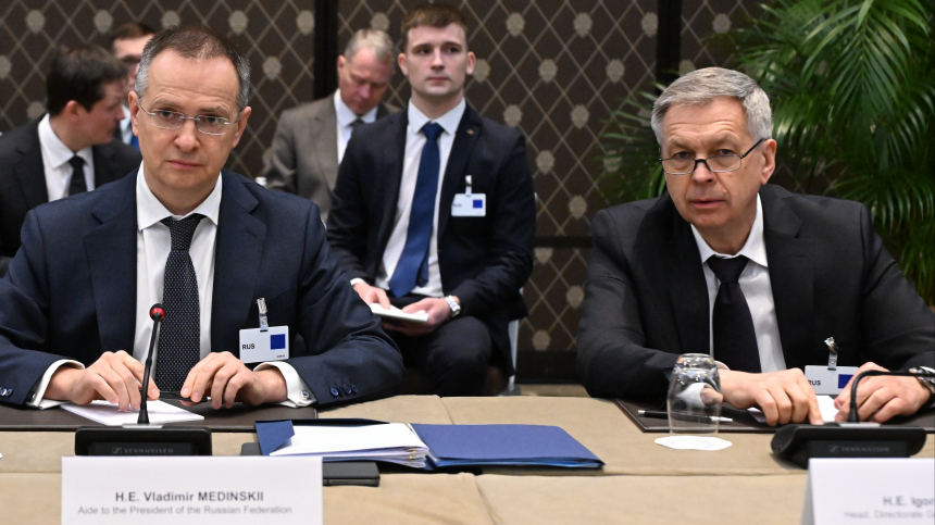 Переговоры России, США и Украины в Женеве ведутся на русском и английском языках