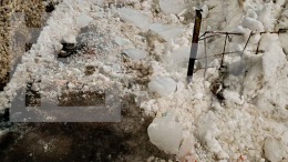 Неудачно прогулялся перед сном: лед с крыши едва не убил мужчину в Самаре