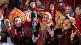 «Масленица — это время карнавала»: мастер масок об особенностях традиции ряженья