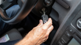 Водителям 65+ закрутили гайки: новые правила медосмотра в 2026 году