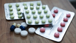 Вредит здоровью? Почему нельзя запивать таблетки чаем или кофе