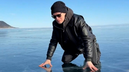 «Со мной все хорошо!» — SHAMAN объяснил свой скандальный перформанс на Байкале