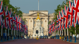 Не только Эндрю: как королевская семья Британии нарушала закон