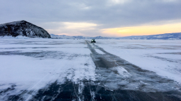 Автомобиль ушел под лед у мыса Хобой — что известно о трагедии на Байкале