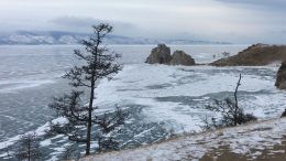 Обнаружены тела семи человек на месте провала автомобиля на Байкале