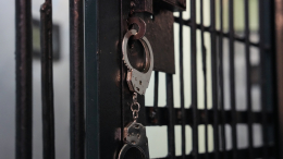 Жительница Омска на спор ударила сестру ножом и получила срок