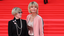 «Впервые без тебя»: Меньшова написала проникновенные слова в день рождения мамы