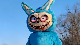 Масленица по-зумерски: в Липецкой области сожгли огромное чучело Лабубу