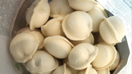 В Петербурге мужчина с муляжом гранаты потребовал пельмени и водку