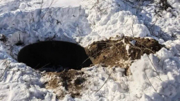 Семилетний мальчик провалился в открытый люк и провел там шесть часов