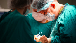 «Сбежался весь морг»: в теле умершего нашли червя длиной несколько метров