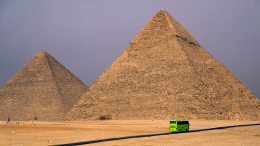 В Египте задержали гида, рисовавшего на пирамиде в Саккаре