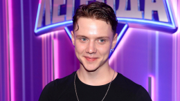 «Почему ты здесь?» — Ваня Дмитриенко провел вечер со стриптизершей