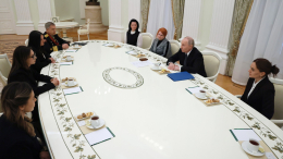 Путин в День защитника Отечества встретился с вдовами героев-спецназовцев