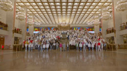 В Музее Победы прошел масштабный флешмоб в поддержку участников СВО