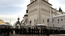 В Петербурге началось прощание с солистом группы Shortparis Николаем Комягиным